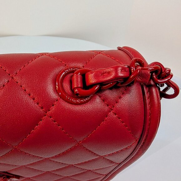 Chanel Rare Classic All-Red Flap Bag in Quilted Lambskin with Filigree CC - Picture 8 of 16